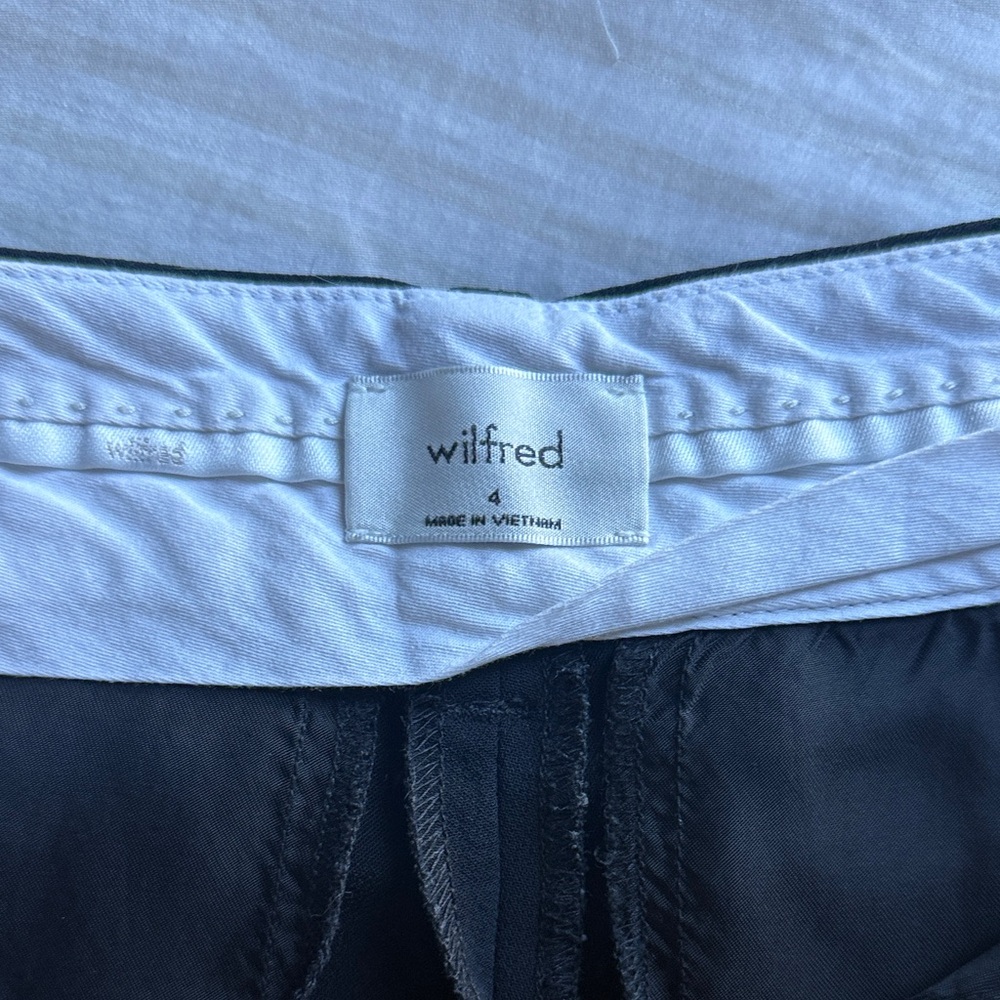Aritzia effortless shorts - Picture 2 of 4